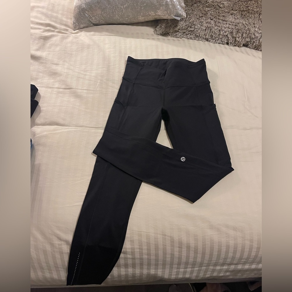 Lululemon leggings size 6. Never worn.